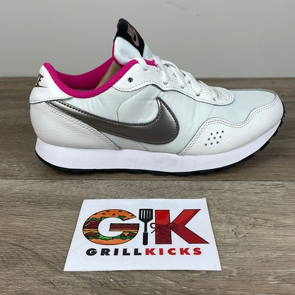 Nike Shoes - Nike Women’s/Kids MD VALIANT